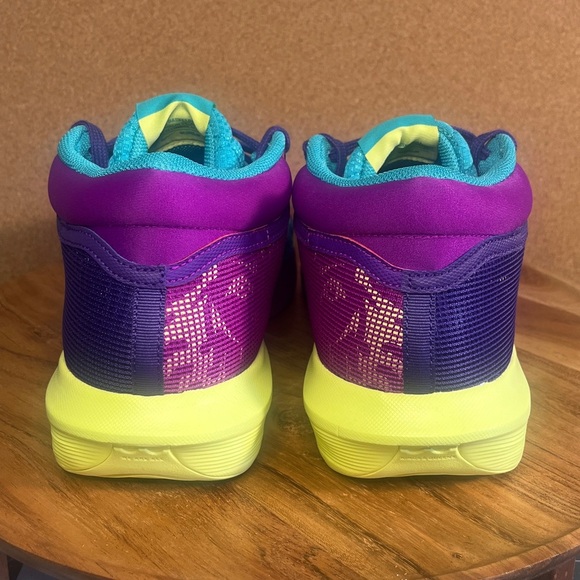 Nike 
Labron james 
Witness 8
Girls purple
NWOT - Picture 11 of 13